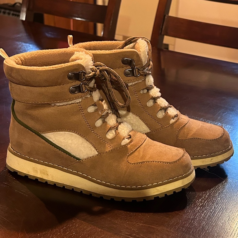 Old Navy Women’s 7.5 Fall/Winter Boots